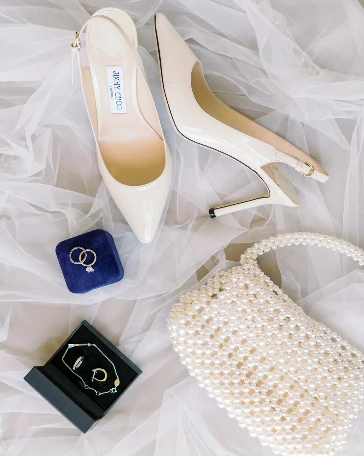 detalhes de noiva no seu casamento captado pelos fotógrafos de casamentos no Algarve