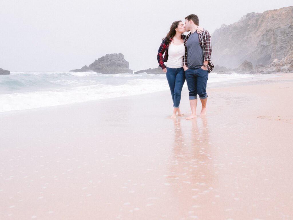 Sessão namoro na Praia da Adraga, por: dev.boristhecat.com