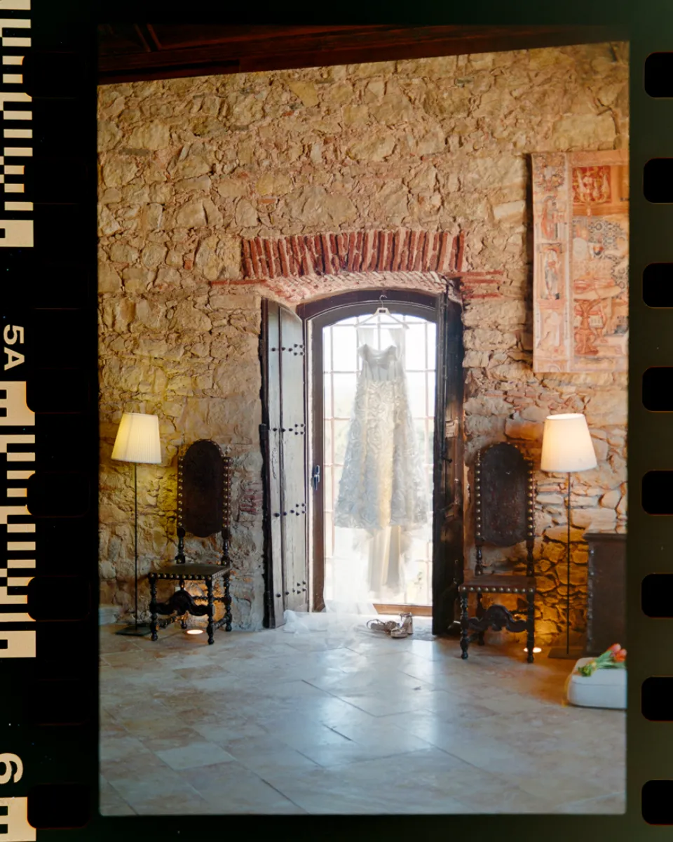 Fotografia de vestido de noiva em película analógica 35mm em Lisboa