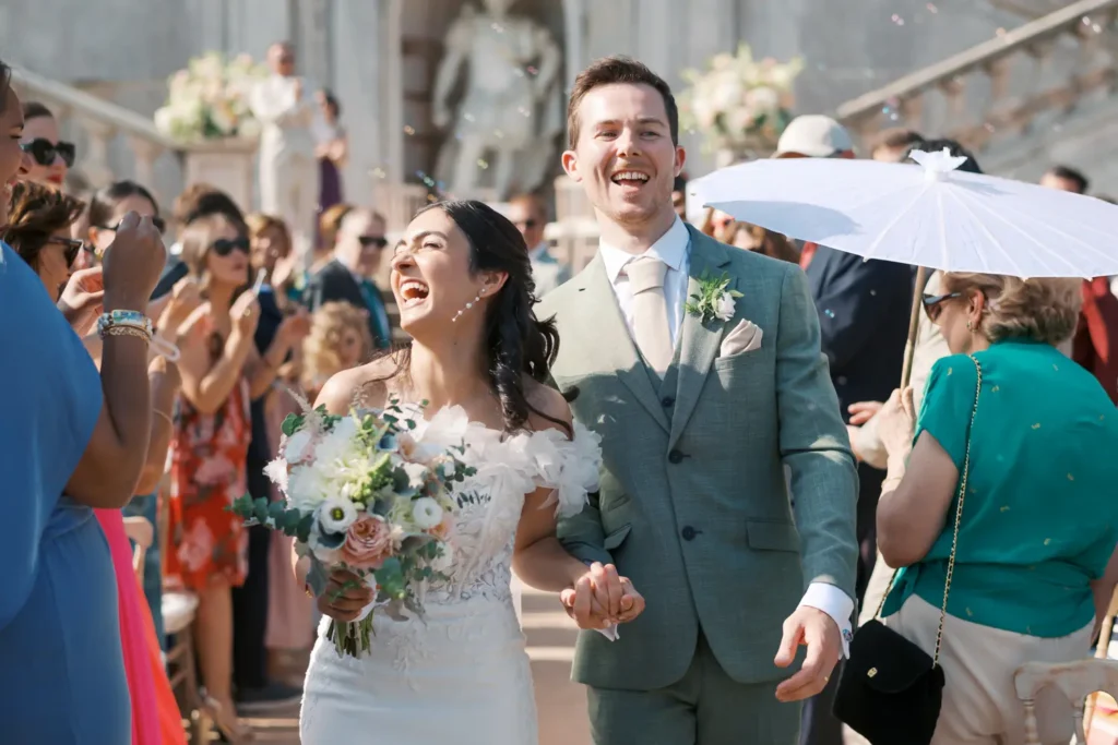 Momento espontâneo de casal no dia do casamento captado pelo fotógrafo documental Boris the Cat em Lisboa