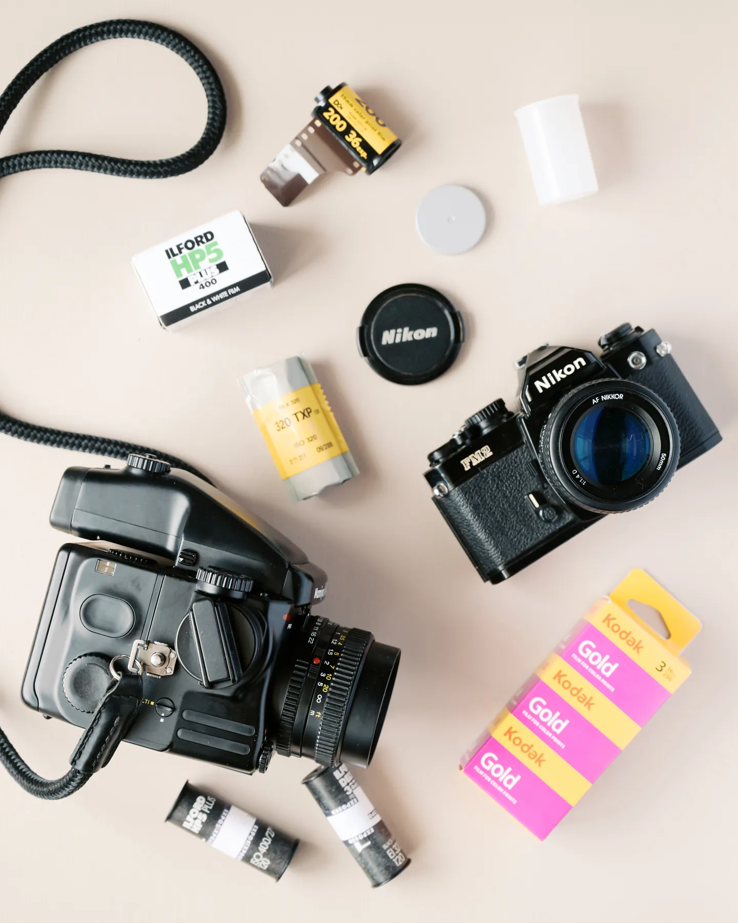 Camaras e Rolos de película 35mm e 120 (médio formato) para fotografias de casamento analógico em Portugal