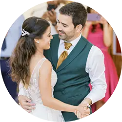 Casal de noivos a abrir a pista de dança no seu dia de casamento na quinta dos plátanos em Alenquer